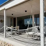 Buqez Eco - 2 And 8 - Seaview, New Wifi! *