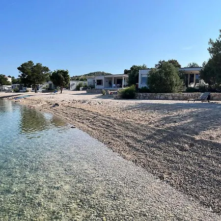 Buqez Eco - 2 And 8 - Seaview, New Wifi! *